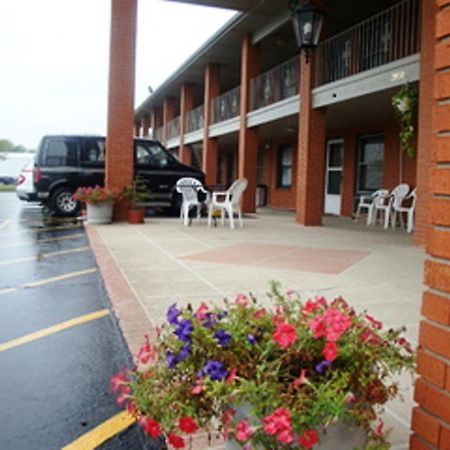 Travel Inn & Suites Frankfort Exterior photo