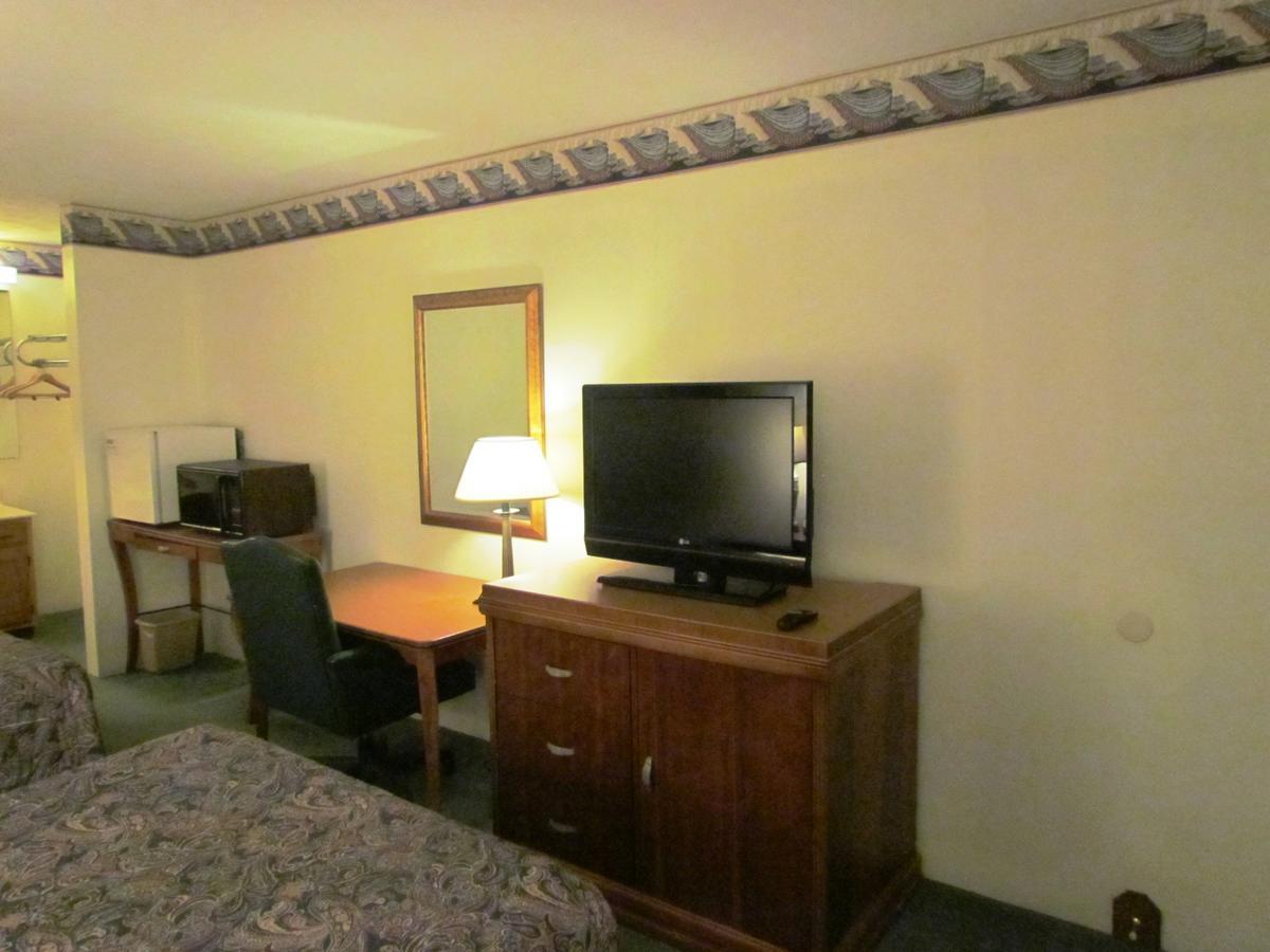 Travel Inn & Suites Frankfort Exterior photo