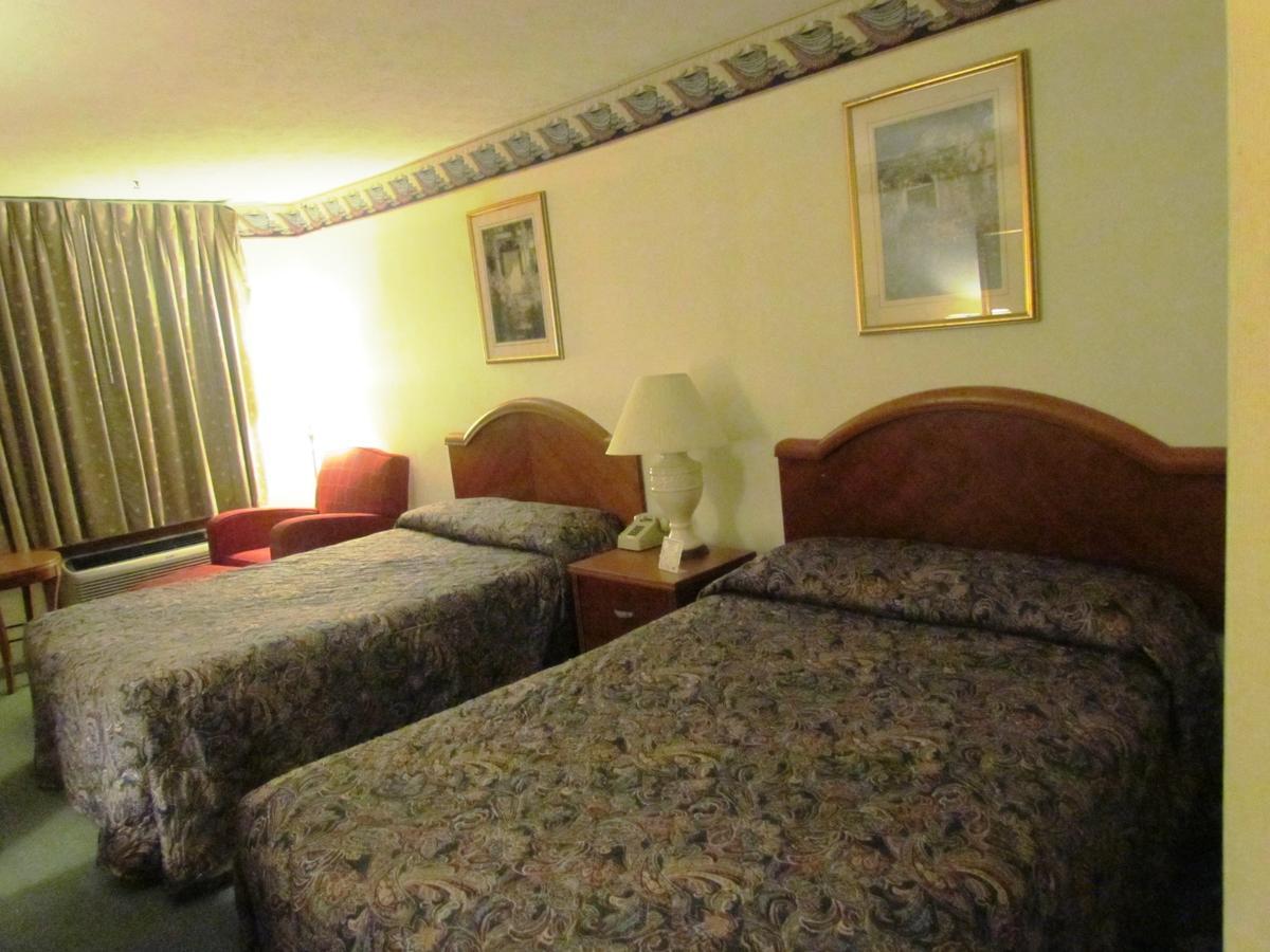 Travel Inn & Suites Frankfort Exterior photo