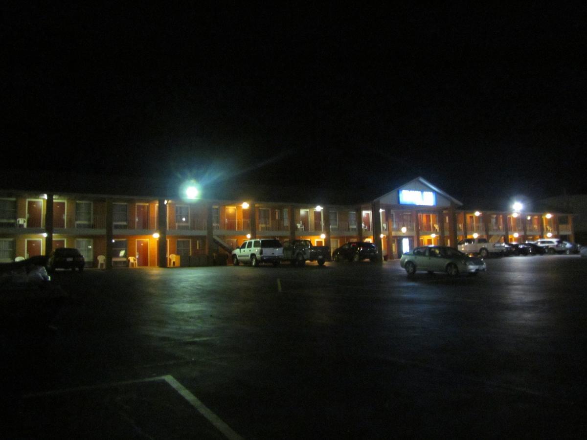 Travel Inn & Suites Frankfort Exterior photo